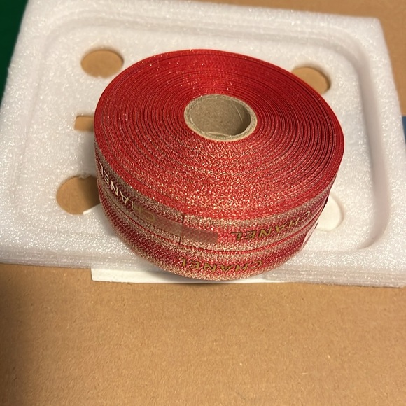 Chanel Holiday ribbon set.
2 Oriol and Fontanel.
Each is 20 m - Picture 6 of 10